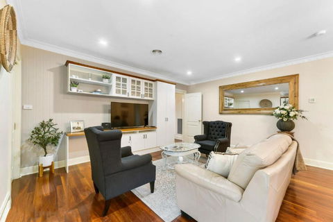 Roselawn Manor - 5 Bedroom Entertainer - Accommodation Sunshine Coast 2