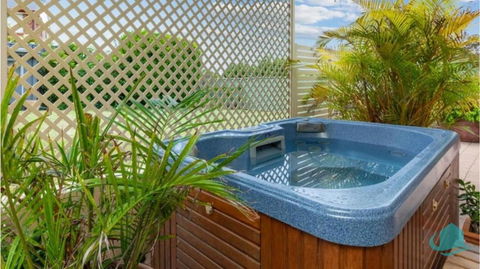 Rosies Retreat - 300m To The Sandy Shores Of Caves Beach - Accommodation Sunshine Coast 0
