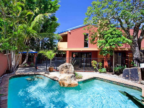 Ross Cres Spacious Private Beach House - Accommodation Sunshine Coast 0
