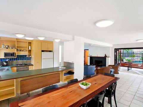 Ross Cres Spacious Private Beach House - Accommodation Sunshine Coast 3