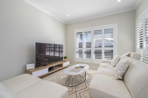 Rousehill Sweet Spacious 4BR Quiet House - Accommodation Sunshine Coast 0