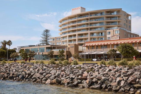 Rydges Hotel Port Macquarie - Accommodation Sunshine Coast 2