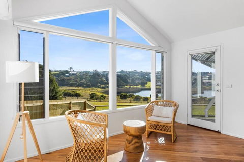 SALTWATER HOUSE - Opposite The Beach And Views Over The Lake! - Accommodation Sunshine Coast 2