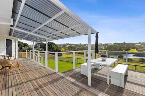SALTWATER HOUSE - Opposite The Beach And Views Over The Lake! - Accommodation Sunshine Coast 3