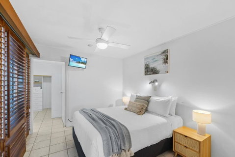 Salty Breeze - Rooftop Terrace & Jacuzzi - Accommodation Sunshine Coast 2