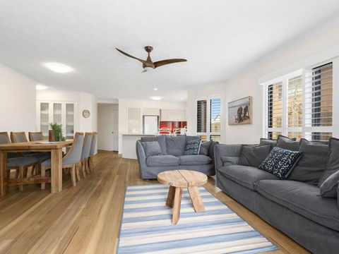 Salty Kisses On Marine Parade - Accommodation Sunshine Coast 3