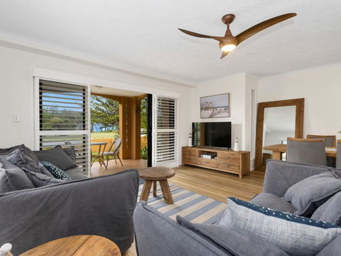 Salty Kisses On Marine Parade - Accommodation Sunshine Coast 2