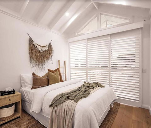 SALTY PALMS On HENLEY -THREE - Accommodation Sunshine Coast 0