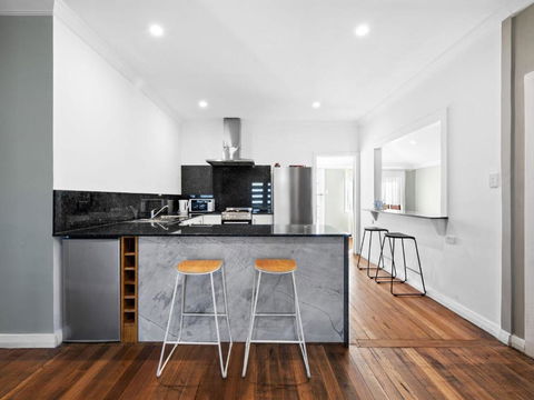 Salty Sea Cottage - Accommodation Sunshine Coast 0