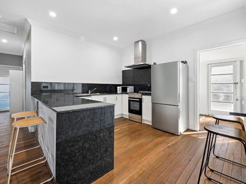 Salty Sea Cottage - Accommodation Sunshine Coast 1