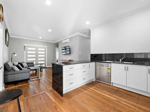 Salty Sea Cottage - Accommodation Sunshine Coast 3