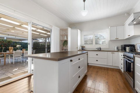 Sampson Cottage - Historic Charm - Accommodation Sunshine Coast 2