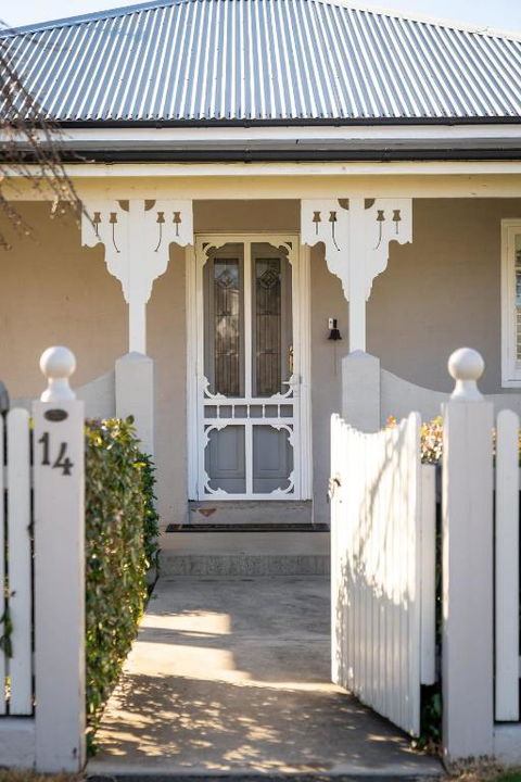 Sampson Cottage - Historic Charm - Accommodation Sunshine Coast 0
