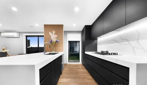Sanctuary Lakes Holiday House - Accommodation Sunshine Coast 3