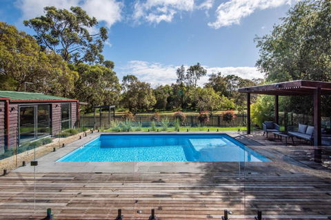 Somers Pool Park And Beach Retreat - Accommodation Sunshine Coast 2