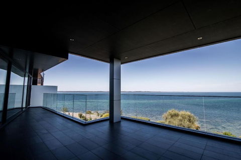Somers Sanctuary - Luxury Interiors, Pool, Sauna, Water Views, Theatre Room - Accommodation Sunshine Coast 1