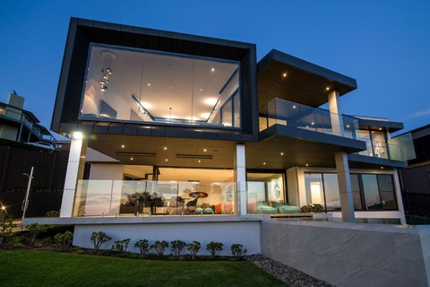 Somers Sanctuary - Luxury Interiors, Pool, Sauna, Water Views, Theatre Room - Accommodation Sunshine Coast 3