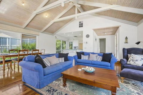 SORRENTO PEACEFUL PACIFIC...sun Fun And Surf - Accommodation Sunshine Coast 0