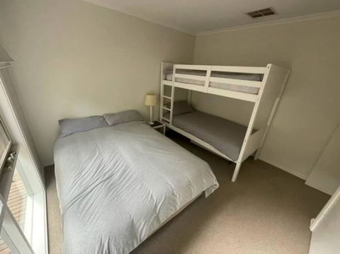 SORRENTO PEACEFUL PACIFIC...sun Fun And Surf - Accommodation Sunshine Coast 2