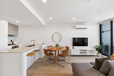 Spacious & Bright Apt Near Major Hospital Precinct - Accommodation Sunshine Coast 0