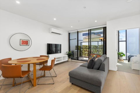 Spacious & Bright Apt Near Major Hospital Precinct - Accommodation Sunshine Coast 1