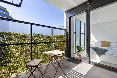 Spacious & Bright Apt Near Major Hospital Precinct - Accommodation Sunshine Coast 2