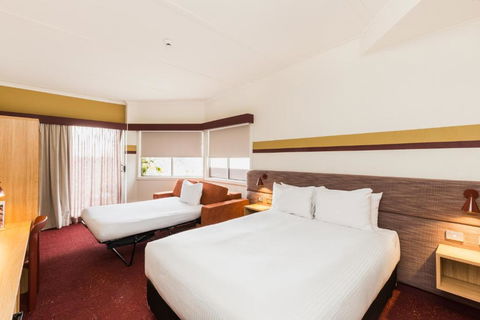 Statesman Hotel - Accommodation Sunshine Coast 2