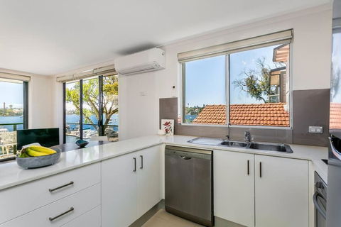 STG38 - Stunning Waterfront Apartment - Drummoyne - Accommodation Sunshine Coast 2