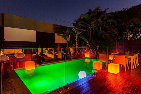 STUNNING TROPICAL OASIS Free Parking - Accommodation Sunshine Coast 2