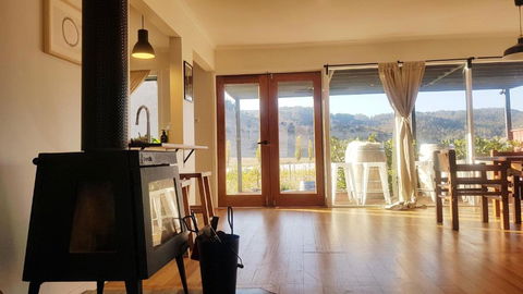 The Harvest, Ese Vineyard Cottage - Accommodation Sunshine Coast 2