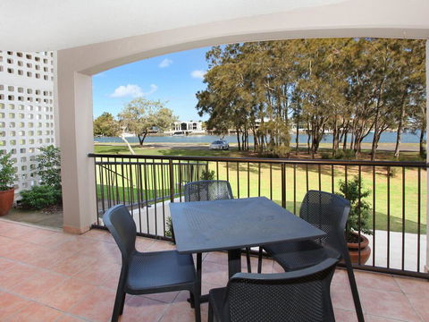 Beachport 14 - 2 BDRM Apt With Canal Views On Parkyn Pde - Accommodation Sunshine Coast 1
