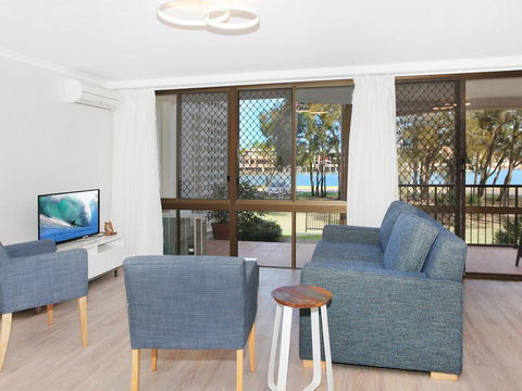 Beachport 14 - 2 BDRM Apt With Canal Views On Parkyn Pde - Accommodation Sunshine Coast 2