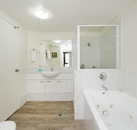 Beachside Neptune Resort Apt Upgraded - Accommodation Sunshine Coast