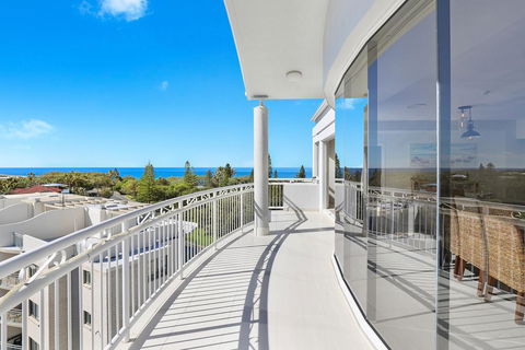 Beachside Resort Kawana Waters - Accommodation Sunshine Coast 2