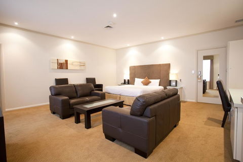 Beau Monde International - Accommodation Sunshine Coast 1