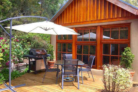 BEAUTIFUL RETREAT - 20 Mins To CBD And Only 10 Mins To MONA! - Accommodation Sunshine Coast 1