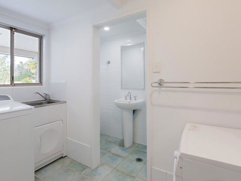 Beauty And The Beach', 88 Foreshore Drive - Large Home With WIFI & Water Views - Accommodation Sunshine Coast 2