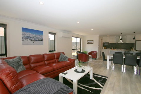 Bedrock - 11 Twynam Street, Jindabyne - Accommodation Sunshine Coast 3