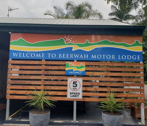 Beerwah Motor Lodge - Accommodation Sunshine Coast 0