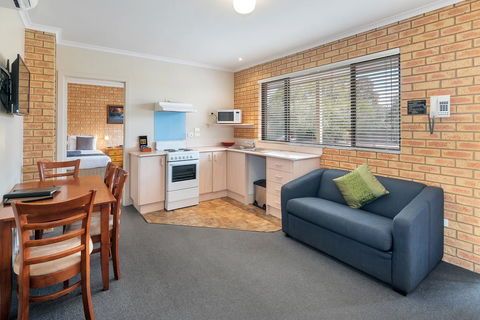 Begonia City Motor Inn - Accommodation Sunshine Coast 3