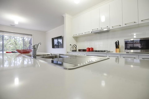 Beischer Apt B - Accommodation Sunshine Coast 0