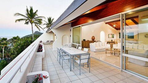 Bella Vista E9 - Ocean View Spacious 2 Bedroom With Golf Buggy - Accommodation Sunshine Coast 1