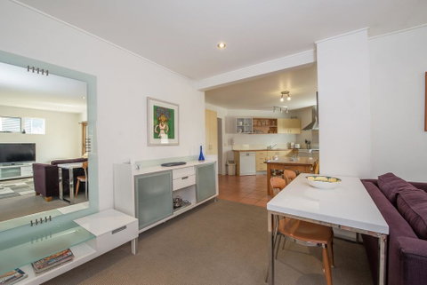 Beloka Close - Modern, Spacious, And Pet Friendly Accommodation - Accommodation Sunshine Coast 1