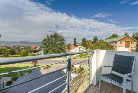 Beloka Close - Modern, Spacious, And Pet Friendly Accommodation - Accommodation Sunshine Coast 0