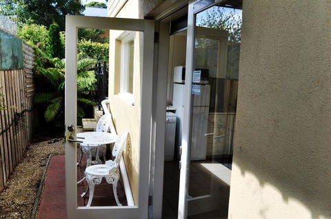 Belton Apartments - The Studio - Accommodation Sunshine Coast 2