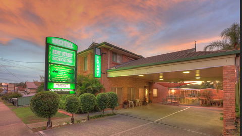 Bent Street Motor Inn - Accommodation Sunshine Coast 0