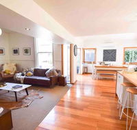 Best Location in Hobart Luxury 4 bedroom with stunning views