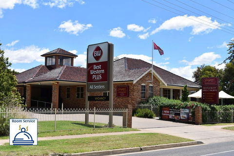 Best Western Plus All Settlers Motor Inn - Accommodation Sunshine Coast 0