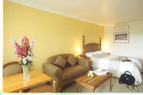 Best Western Plus The Tudor Box Hill - Accommodation Sunshine Coast 2