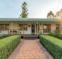 Birds 'n' Bloom Cottages - Accommodation Sunshine Coast